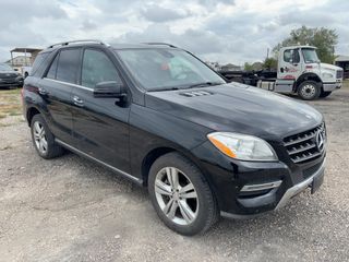 2013 Mercedes-Benz ML 350 ML 350 - Exterior Front Right Corner Image